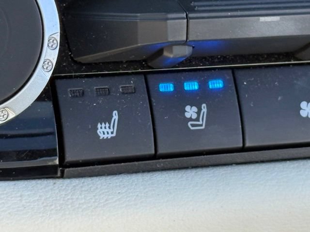 Used 2022 Toyota Tundra Capstone AWD/4WD image 18