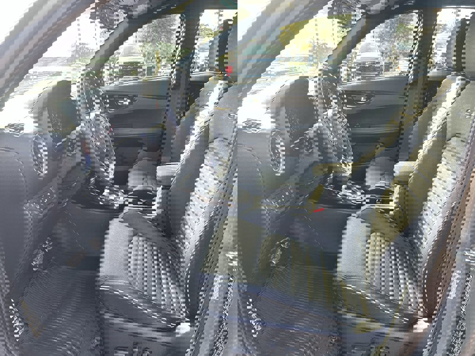 Used 2024 Kia Forte GT-Line w/ GT-Line Premium Package image 16