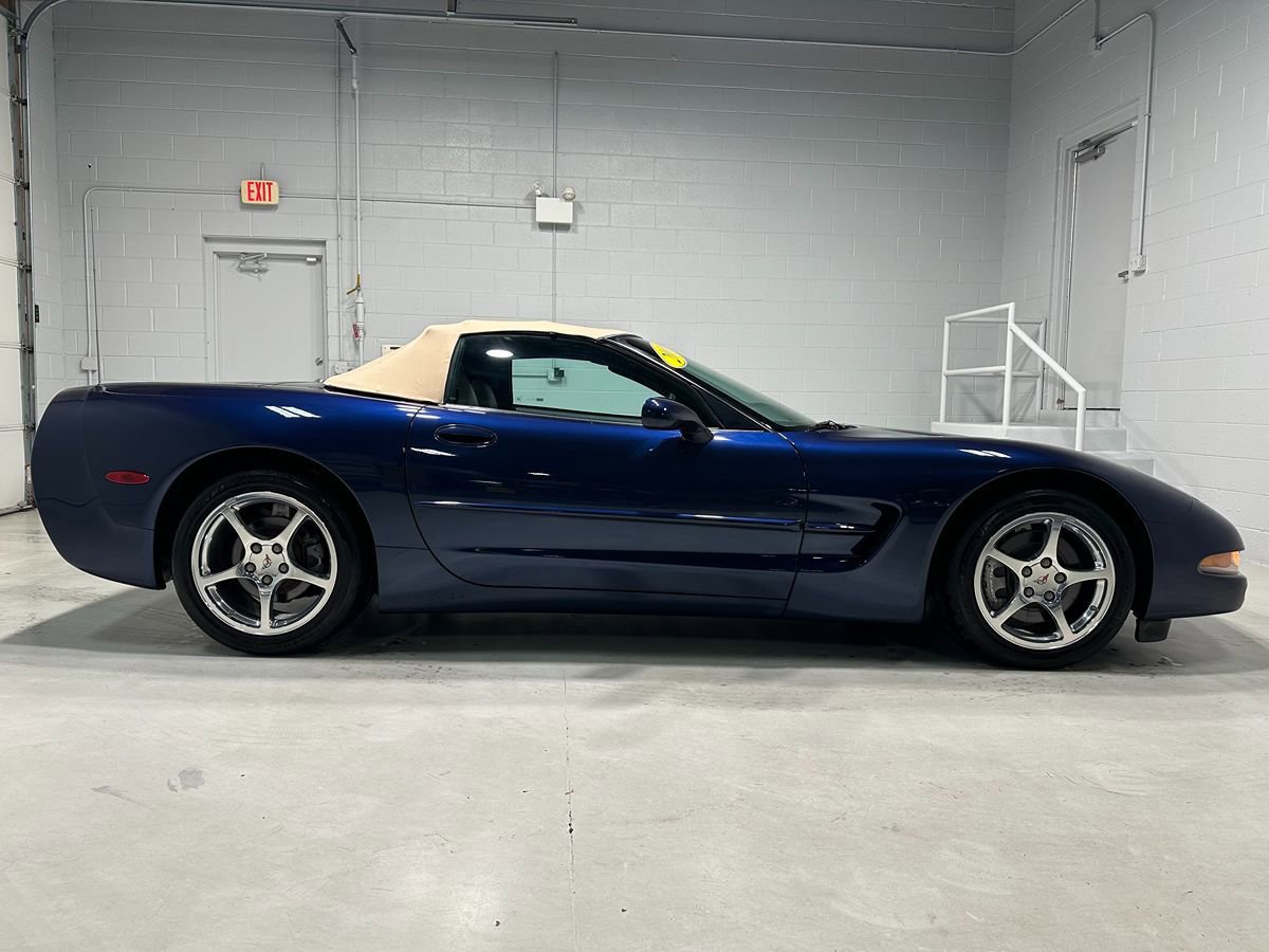 Used 2000 Chevrolet Corvette Convertible image 2