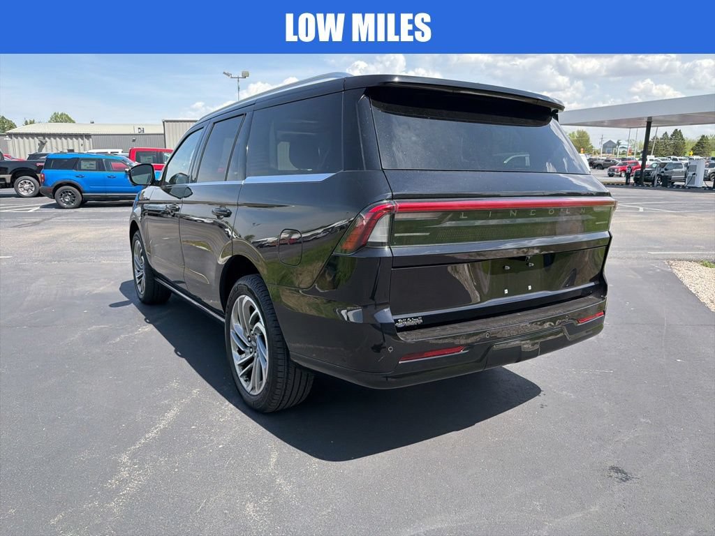 Used 2025 Lincoln Navigator Reserve AWD/4WD image 6