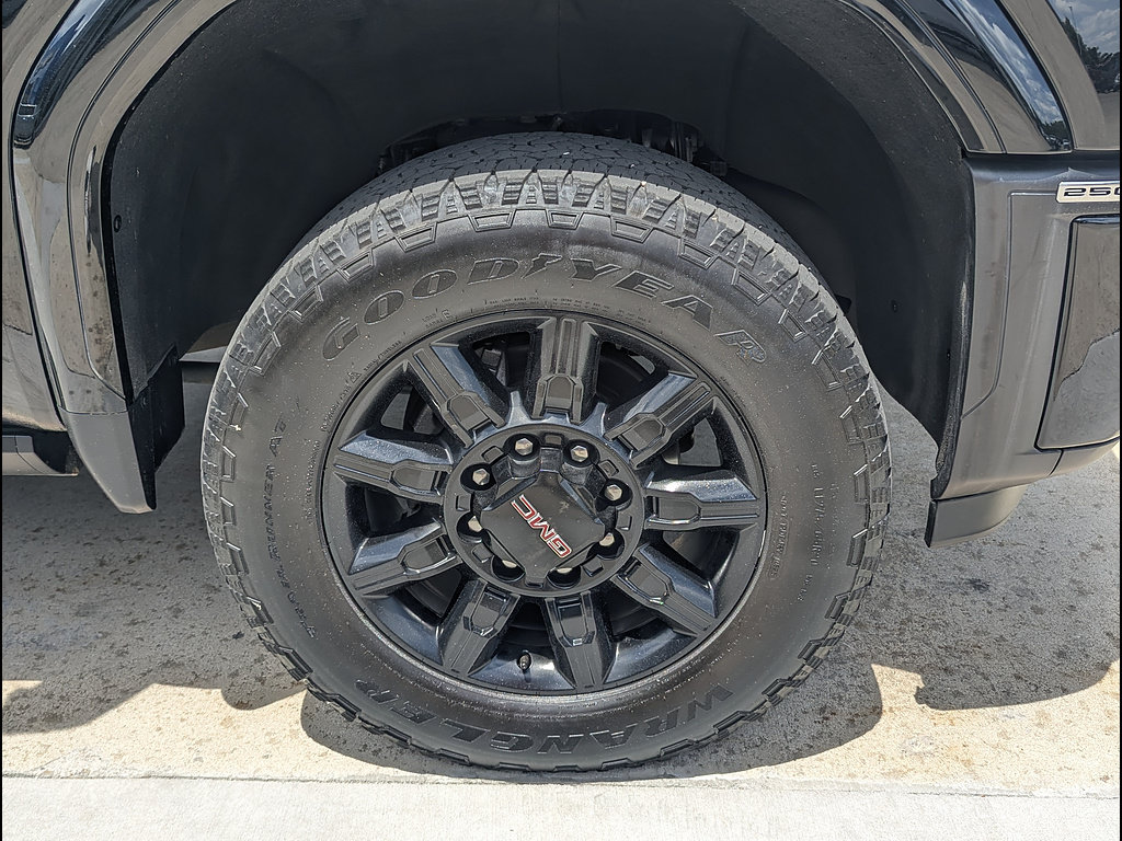 Used 2024 GMC Sierra 2500 AT4 w/ AT4 Premium Plus Package AWD/4WD image 18