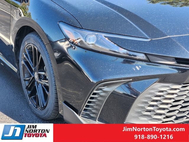 Used 2025 Toyota Camry SE FWD image 9