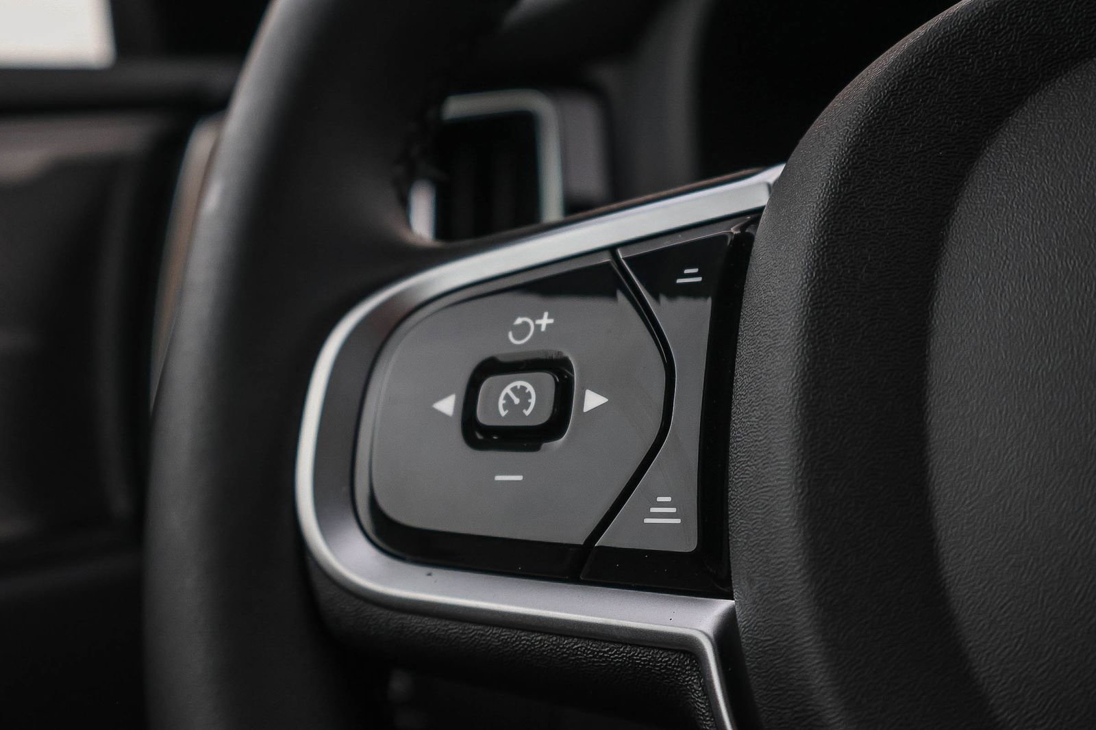 New 2026 Volvo XC60 B5 Plus w/ Climate Package PRO image 40