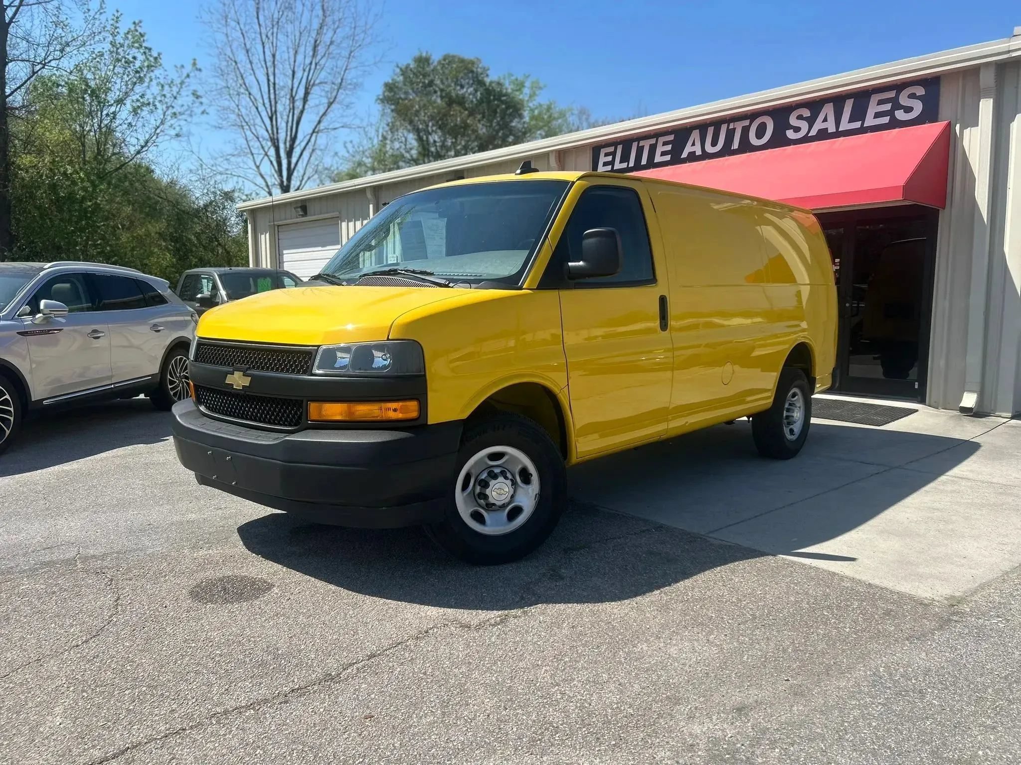 Used 2023 Chevrolet Express 2500 RWD image 2