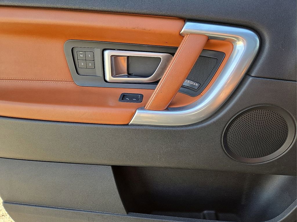 Used 2017 Land Rover Discovery Sport HSE Luxury image 22