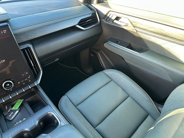 Used 2025 GMC Acadia AT4 w/ Luxury Package image 24