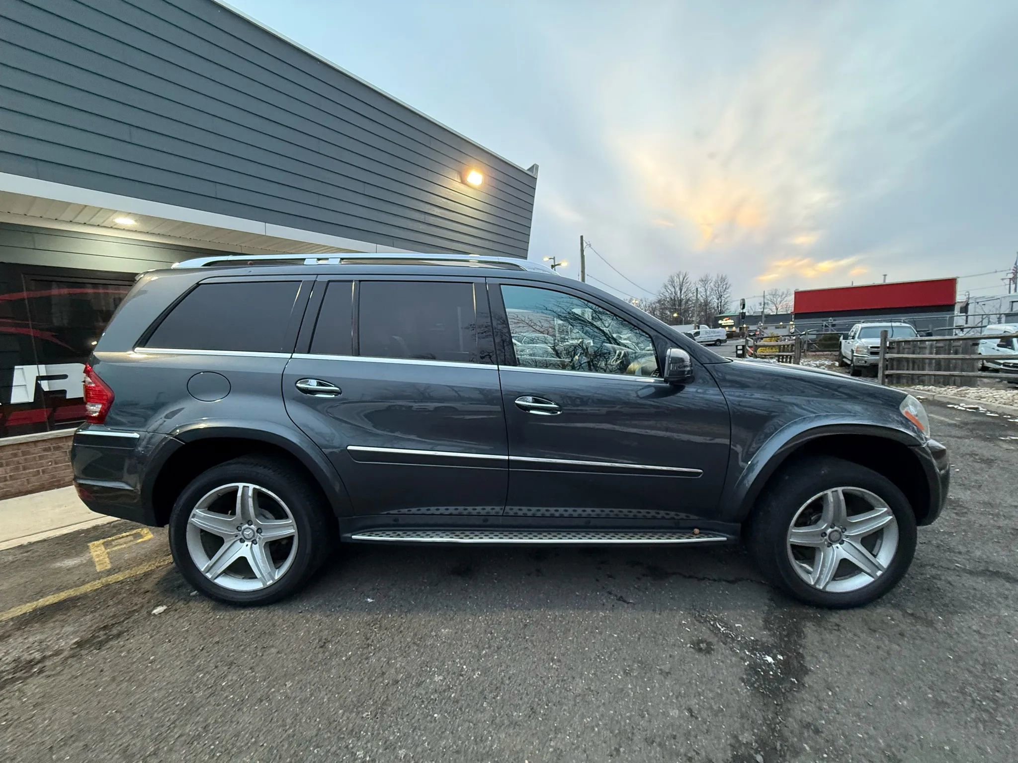 Used 2012 Mercedes-Benz GL 550 GL 550 4MATIC Sport Utility 4D image 7