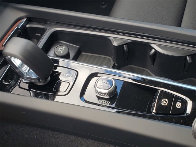 New 2026 Volvo V60 B5 Cross Country Plus w/ Protection Package Premier image 23