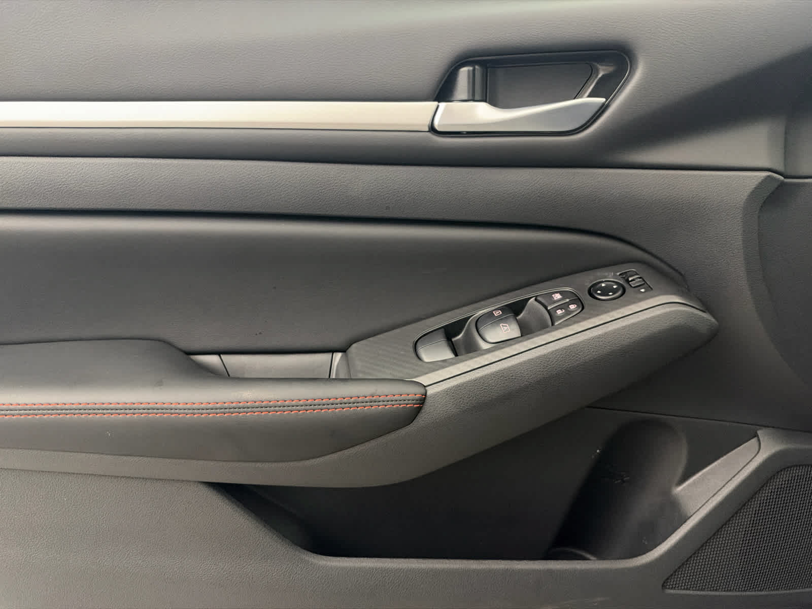 New 2026 Nissan Altima 2.5 SR w/ SR Midnight Edition Package FWD image 22