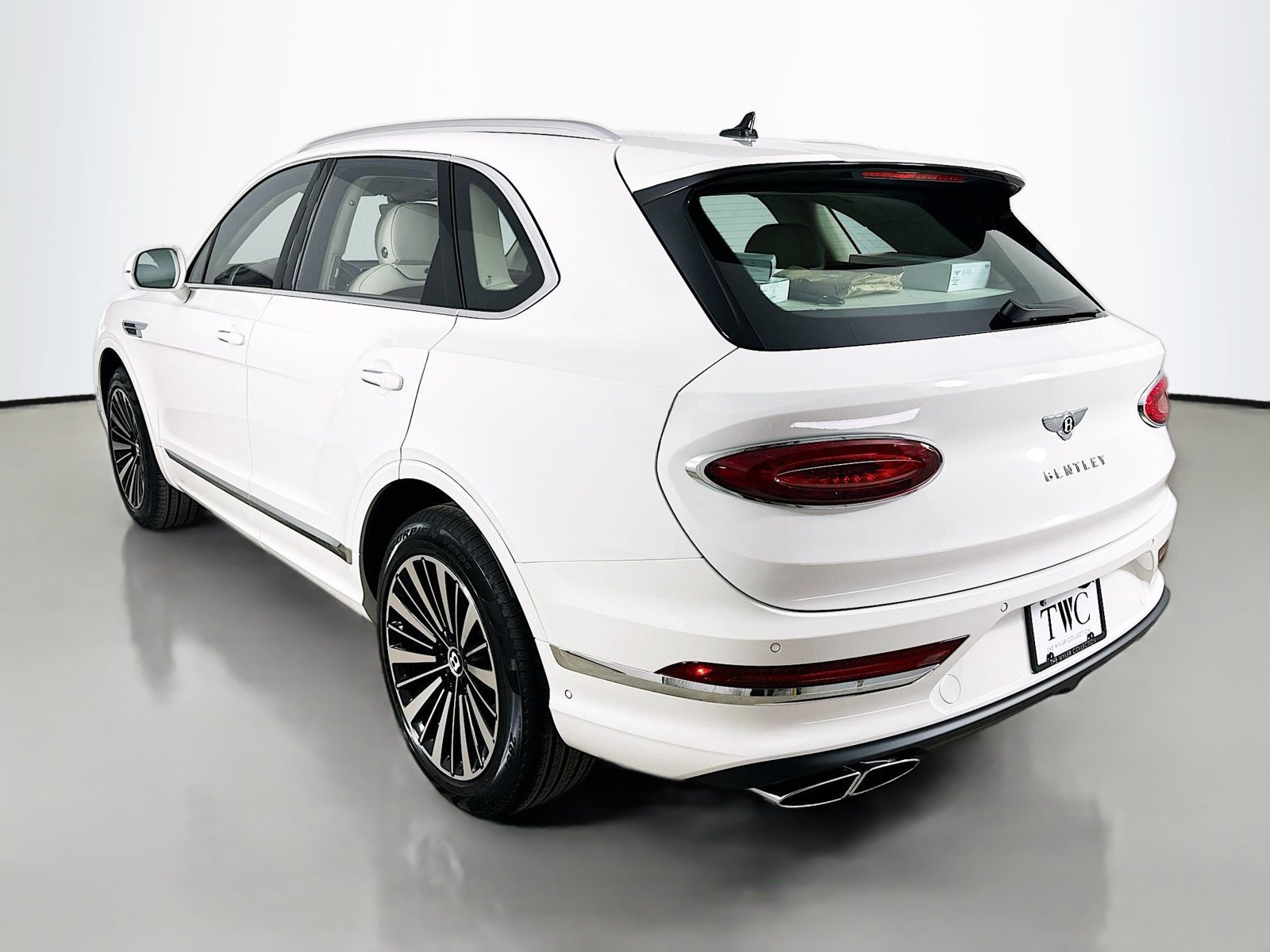 New 2026 Bentley Bentayga AWD/4WD image 3