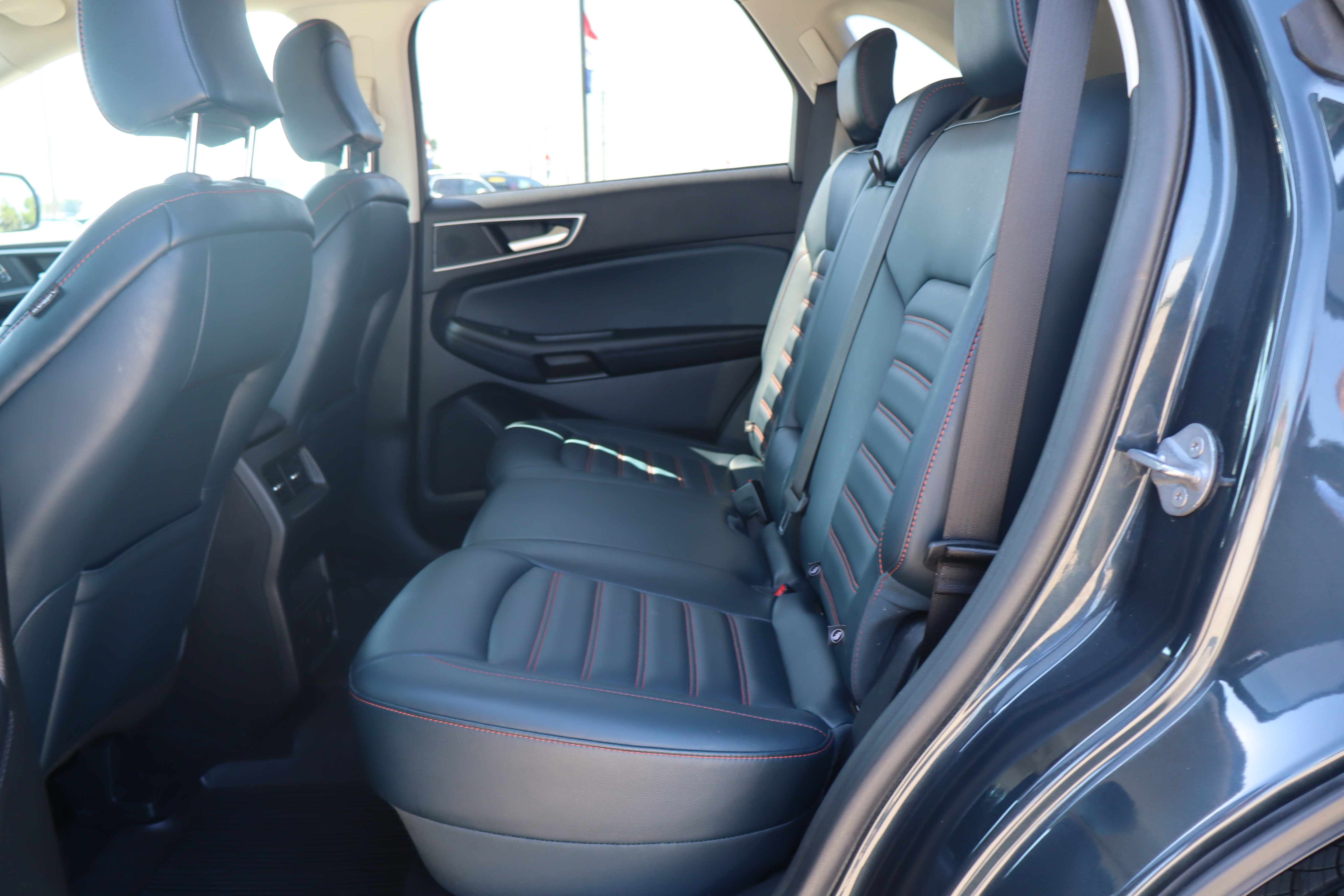 Used 2024 Ford Edge SEL w/ Sport Appearance Package AWD/4WD image 11