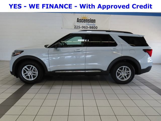 Used 2025 Ford Explorer Active image 3