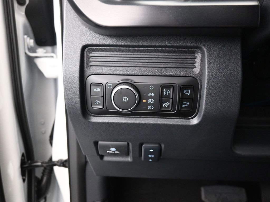 New 2026 Ford F250 Lariat w/ Black Appearance Package image 13