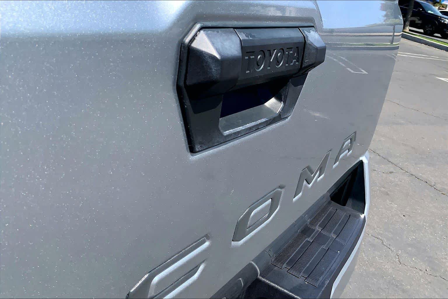Certified 2024 Toyota Tacoma SR5 AWD/4WD image 29