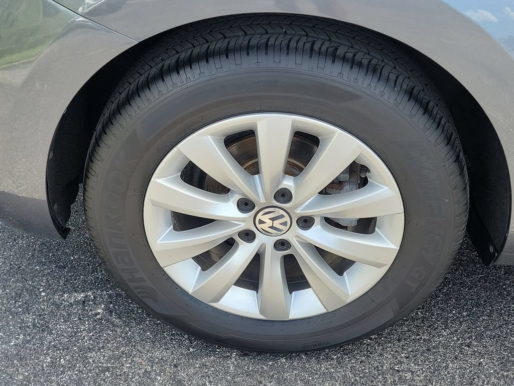 Used 2019 Volkswagen Beetle 2.0T S FWD image 6
