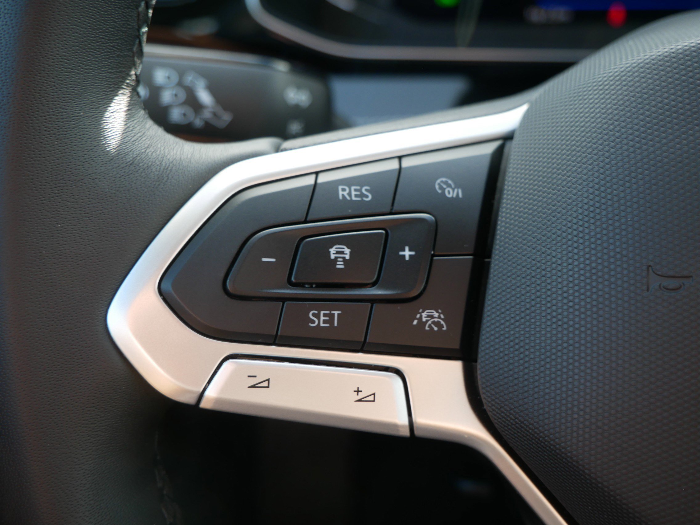 Certified 2025 Volkswagen Jetta SEL image 24