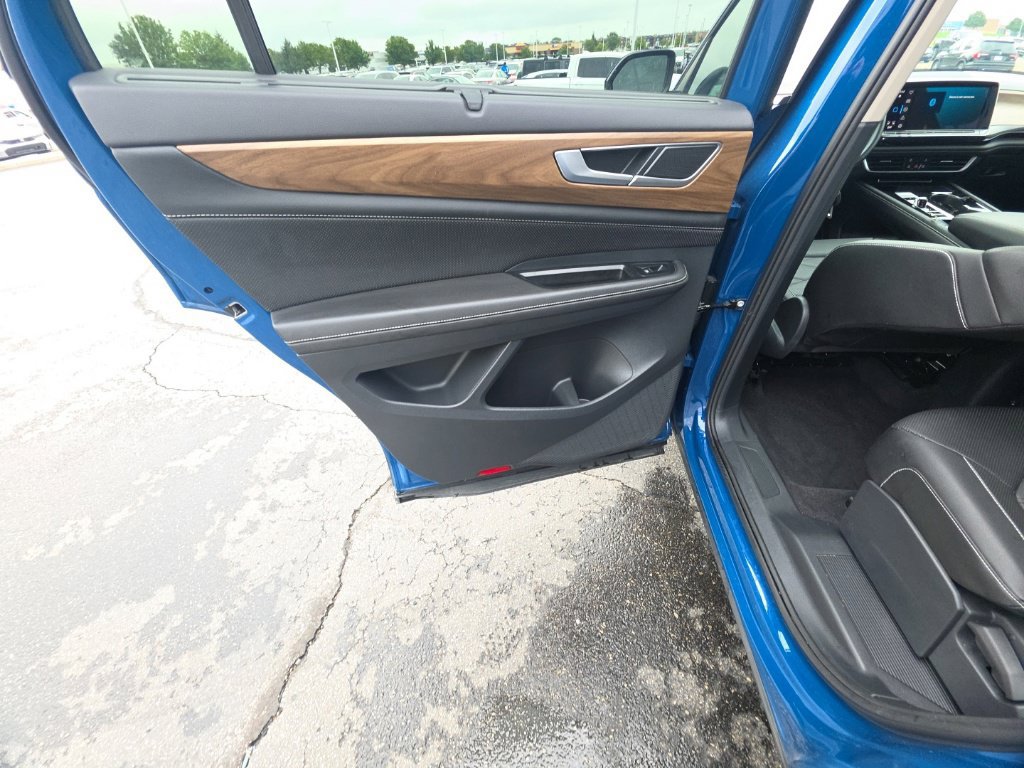 Used 2025 Volkswagen Atlas SE AWD/4WD image 25