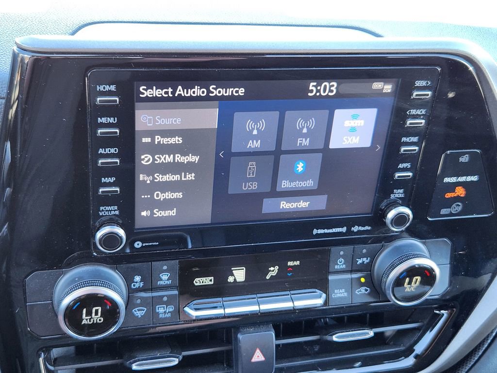 Used 2021 Toyota Highlander LE AWD/4WD image 8