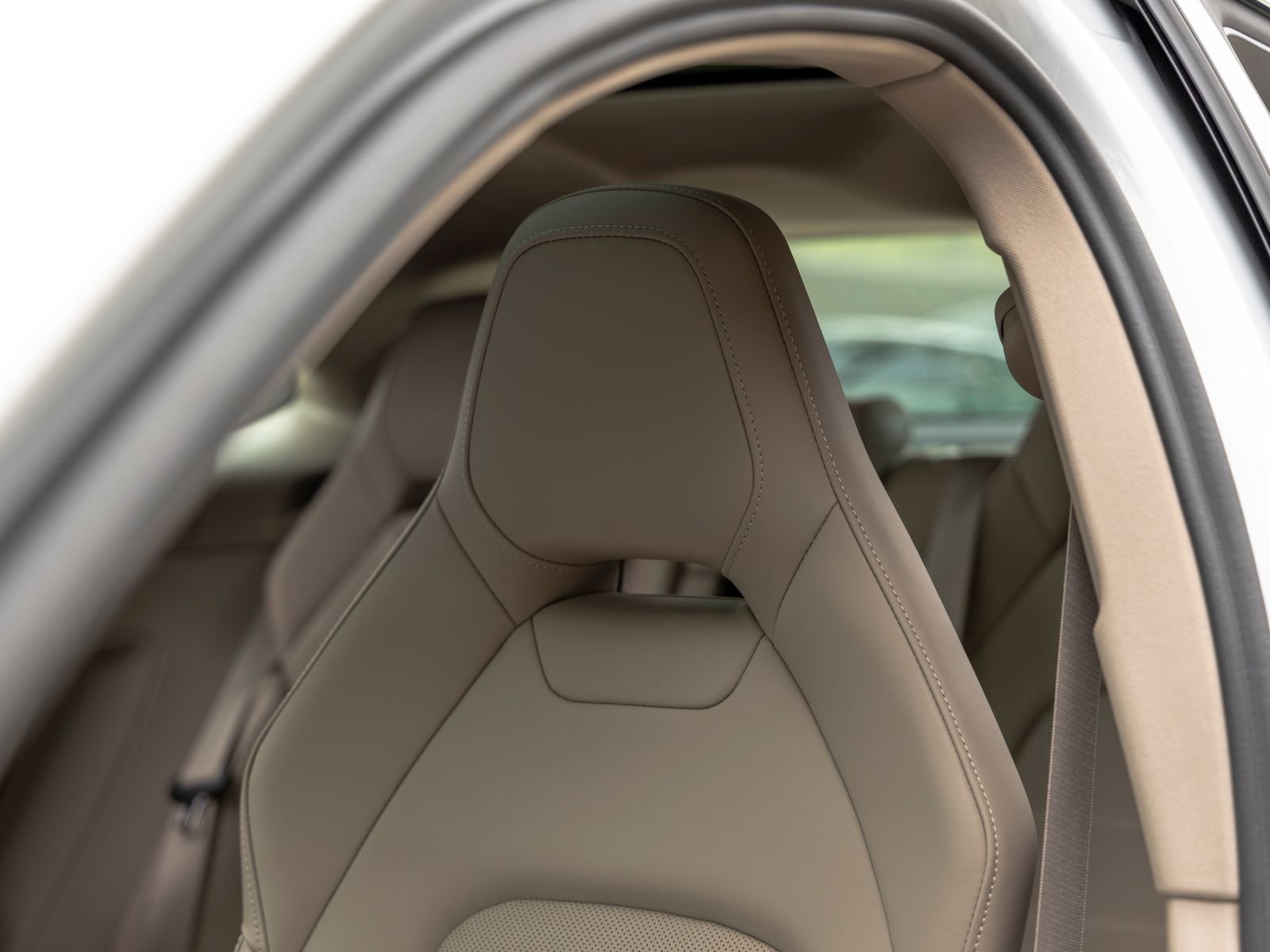 Certified 2025 Porsche Panamera image 27