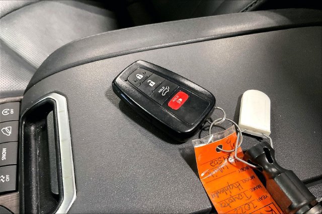 Used 2022 Toyota Highlander Limited AWD/4WD image 13