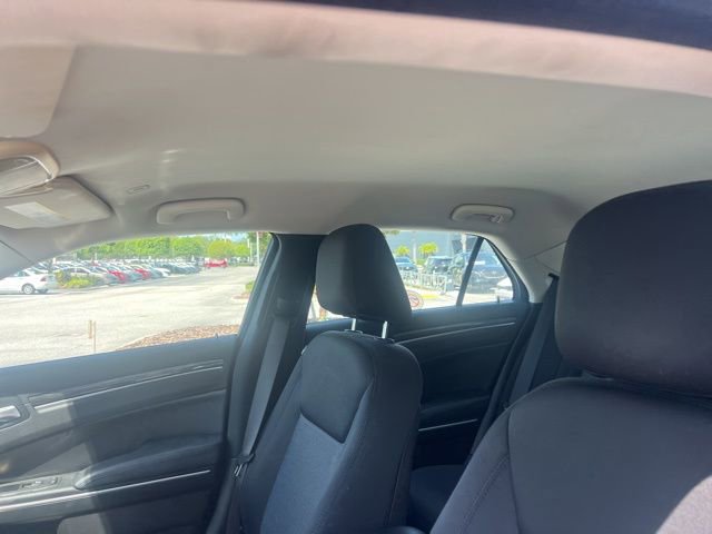 Used 2019 Chrysler 300 Touring w/ Chrome Appearance Package RWD image 20