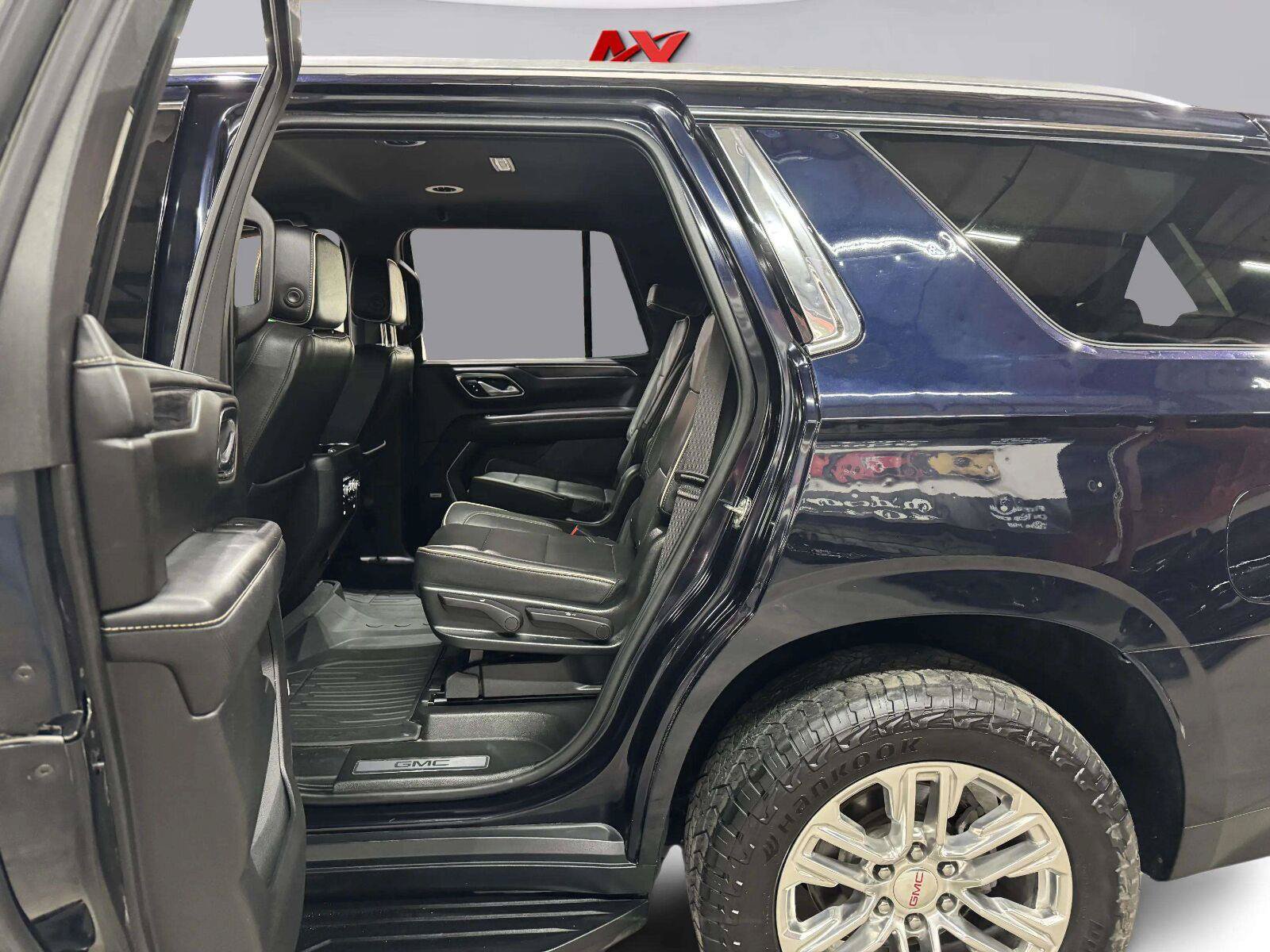 Used 2022 GMC Yukon SLT w/ SLT Luxury Package AWD/4WD image 29