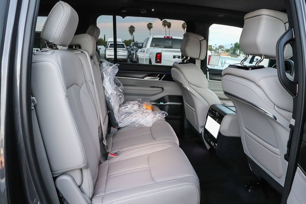 New 2026 Jeep Grand Wagoneer Summit w/ 8-Passenger Seating Package AWD/4WD image 18
