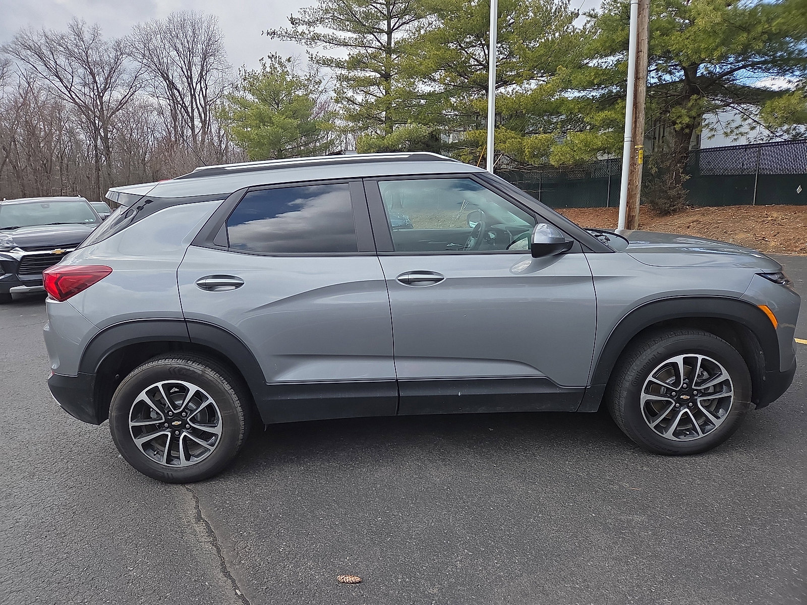 Used 2025 Chevrolet TrailBlazer LT image 2