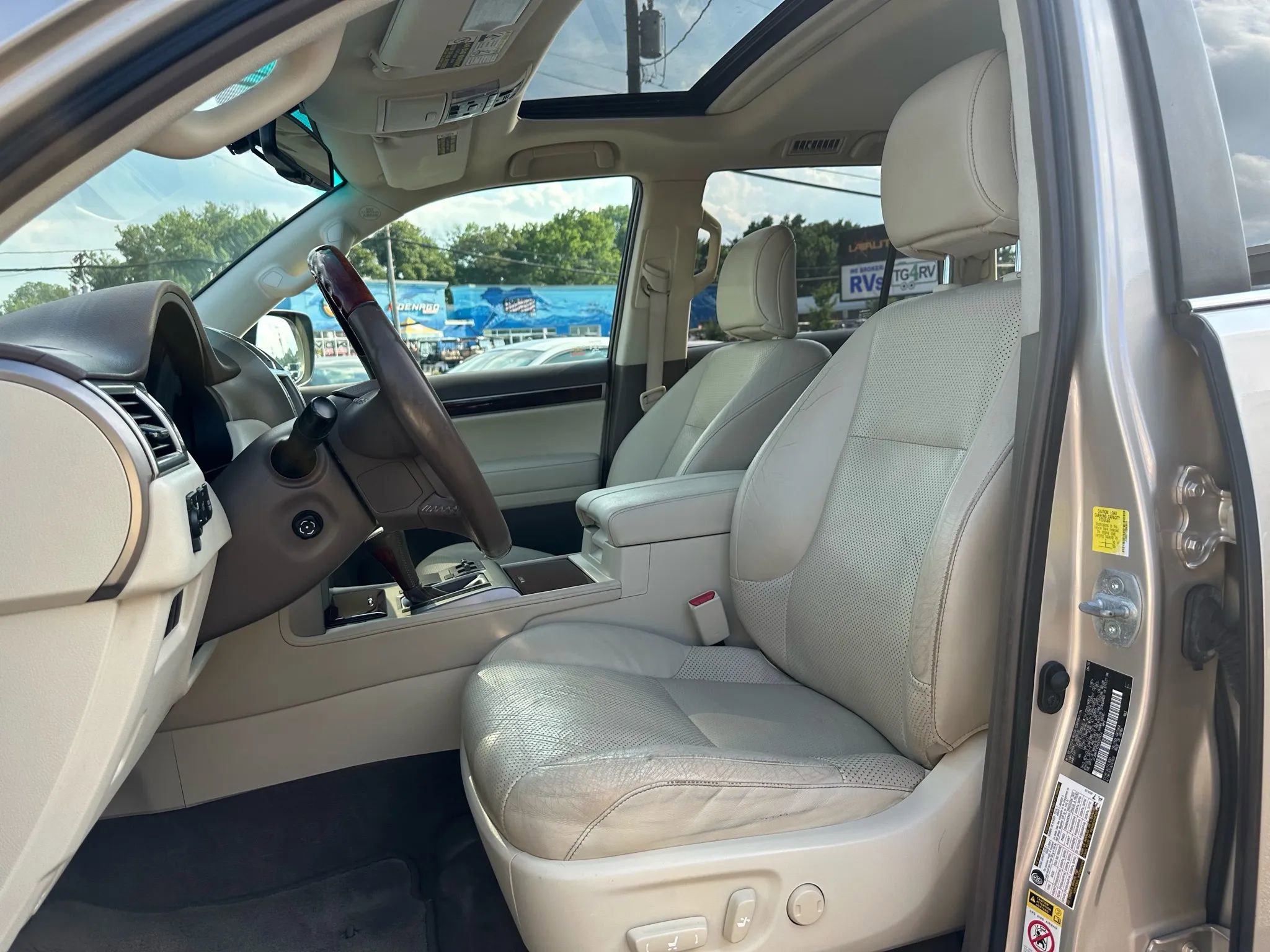 Used 2011 Lexus GX 460 image 12