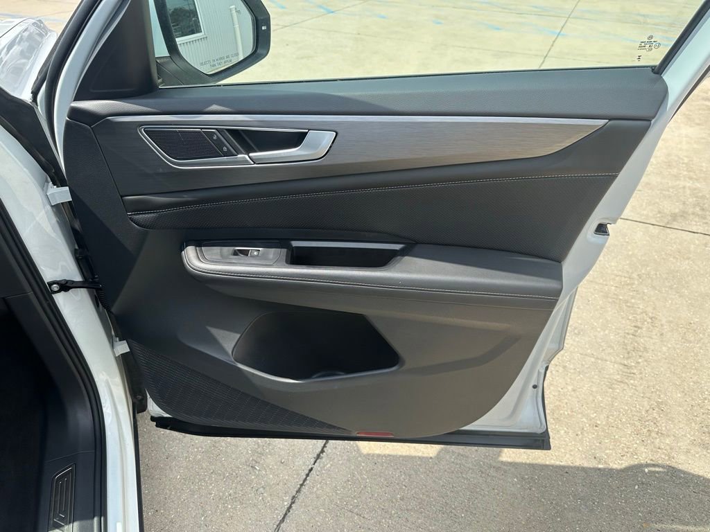 Used 2024 Volkswagen Atlas Cross Sport SE image 19