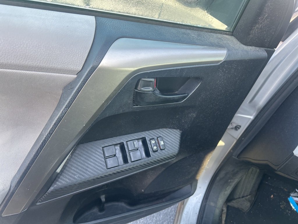 Used 2013 Toyota RAV4 LE image 20