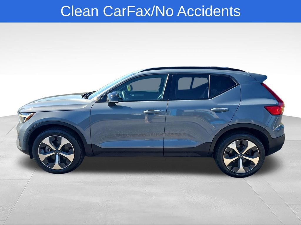 Used 2023 Volvo XC40 B4 Ultimate FWD image 2