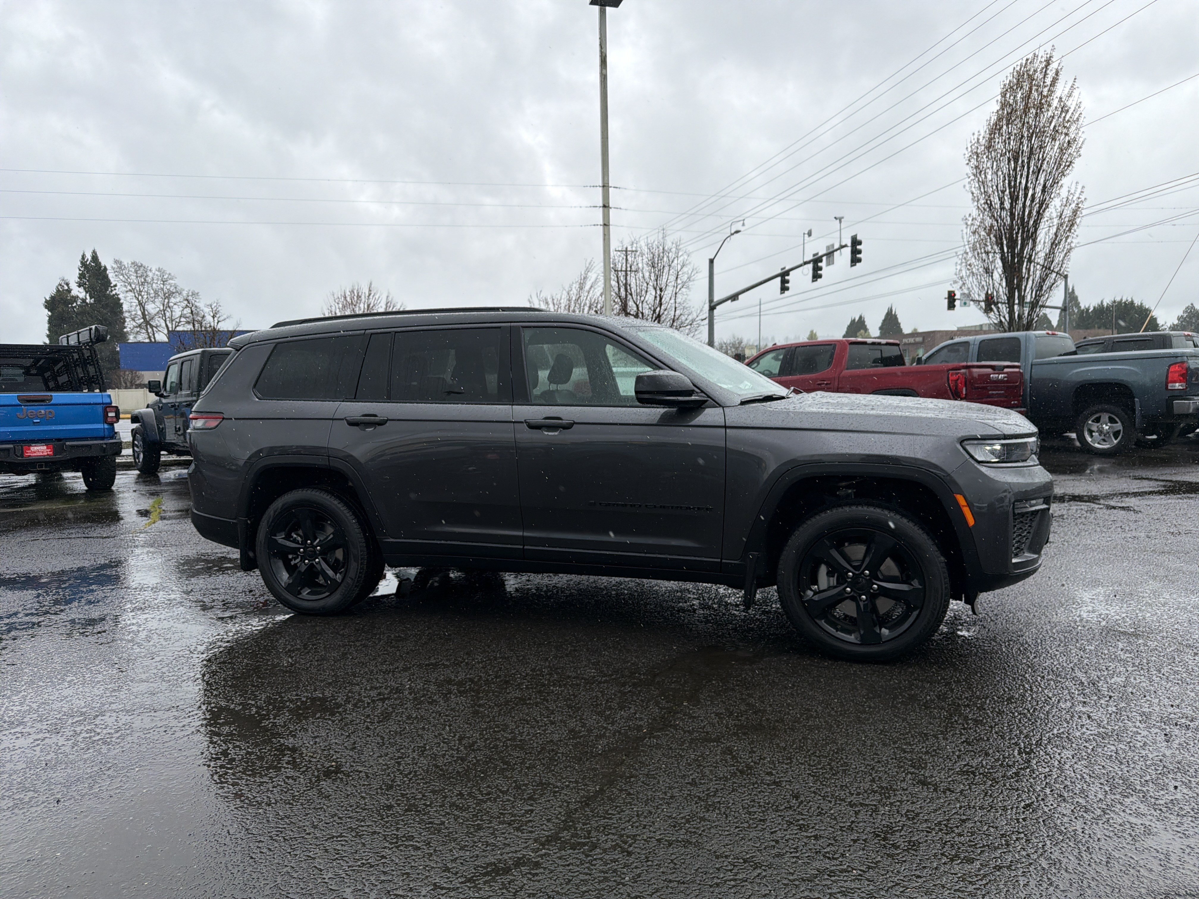 New 2026 Jeep Grand Cherokee L Limited w/ Limited Altitude Package AWD/4WD image 7