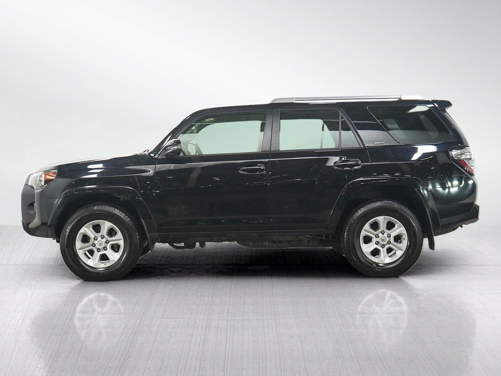 Used 2018 Toyota 4Runner SR5 Premium AWD/4WD image 2