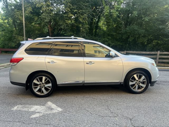 Used 2015 Nissan Pathfinder Platinum w/ Cargo Package AWD/4WD image 2