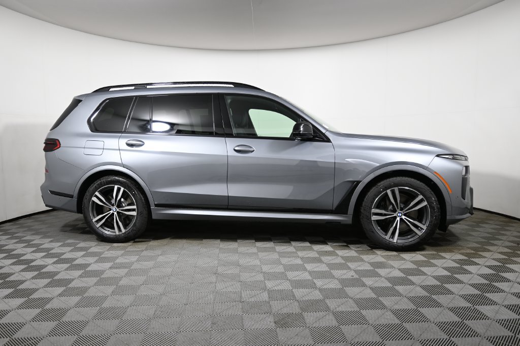 Used 2027 BMW X7 M60i AWD/4WD image 8