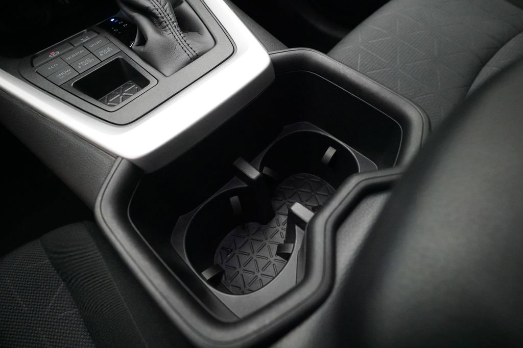 Used 2025 Toyota RAV4 XLE image 16