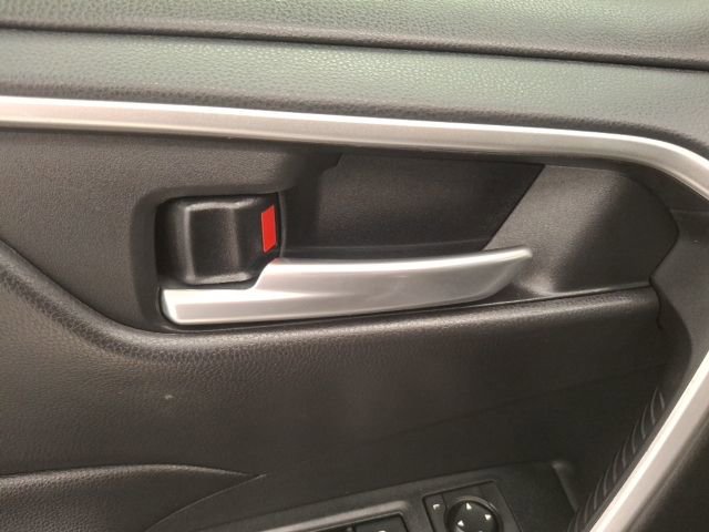 Used 2021 Toyota RAV4 XLE w/ Convenience Package image 12