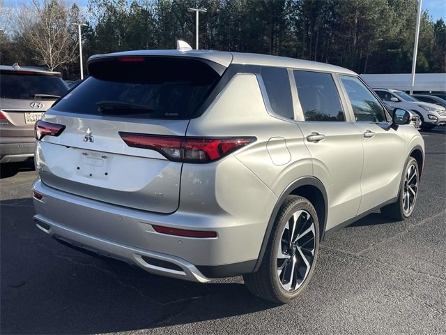 Used 2024 Mitsubishi Outlander SE Black Edition image 6