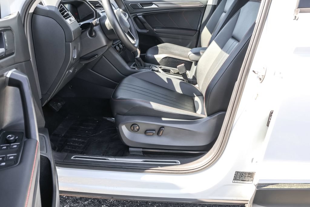 Certified 2024 Volkswagen Tiguan Wolfsburg Edition AWD/4WD image 16