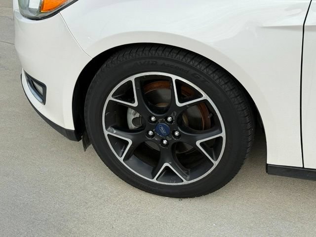 Used 2016 Ford Focus Titanium FWD image 5