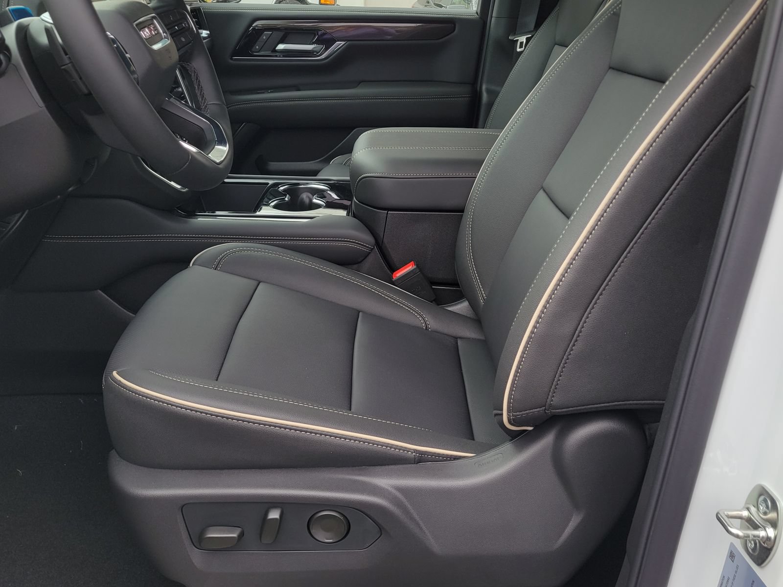 New 2026 GMC Yukon XL Elevation w/ Elevation Premium Package AWD/4WD image 9
