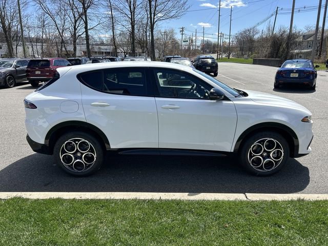 New 2026 Alfa Romeo Tonale w/ Black Premium Package image 9