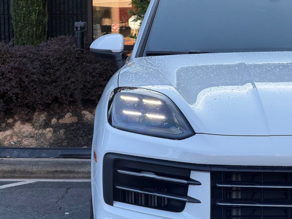 Used 2026 Porsche Cayenne AWD/4WD image 4