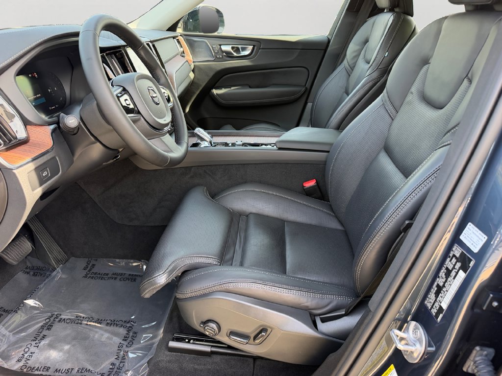 Certified 2024 Volvo XC60 B5 Ultimate w/ Protection Package Premier AWD/4WD image 16