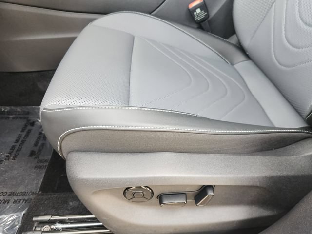 Used 2025 Volkswagen Tiguan SE AWD/4WD image 27