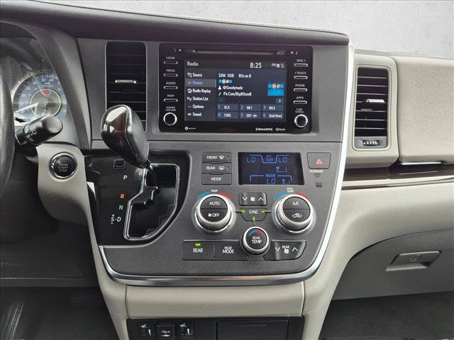 Used 2018 Toyota Sienna XLE w/ XLE Navigation Package FWD image 13