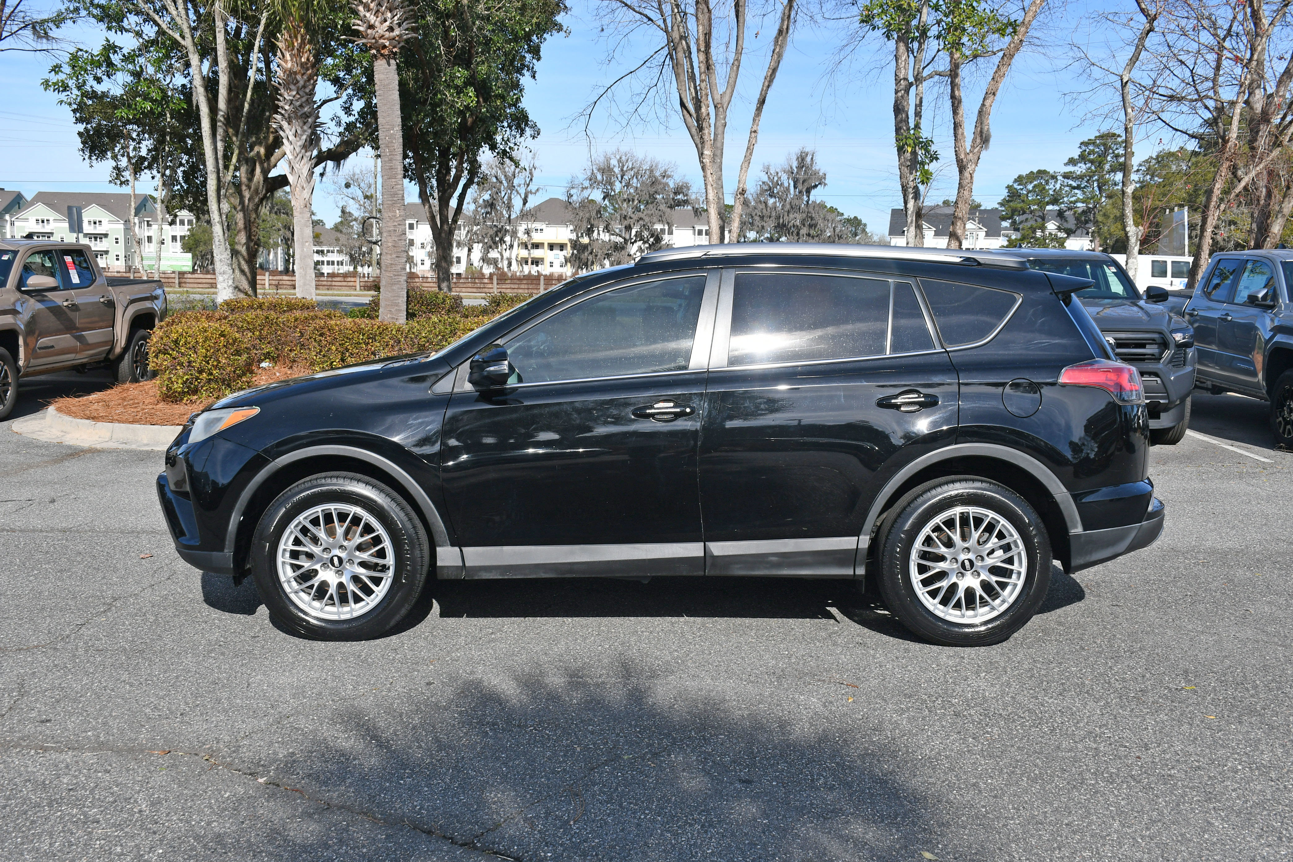 Used 2017 Toyota RAV4 XLE image 2