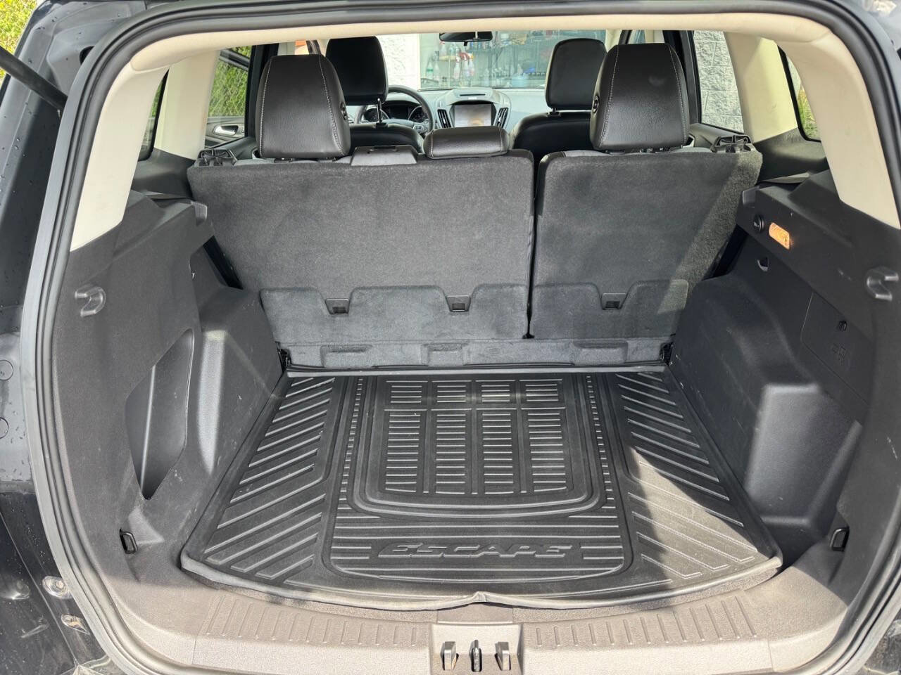 Used 2018 Ford Escape SE w/ SE Sport Appearance Package image 10