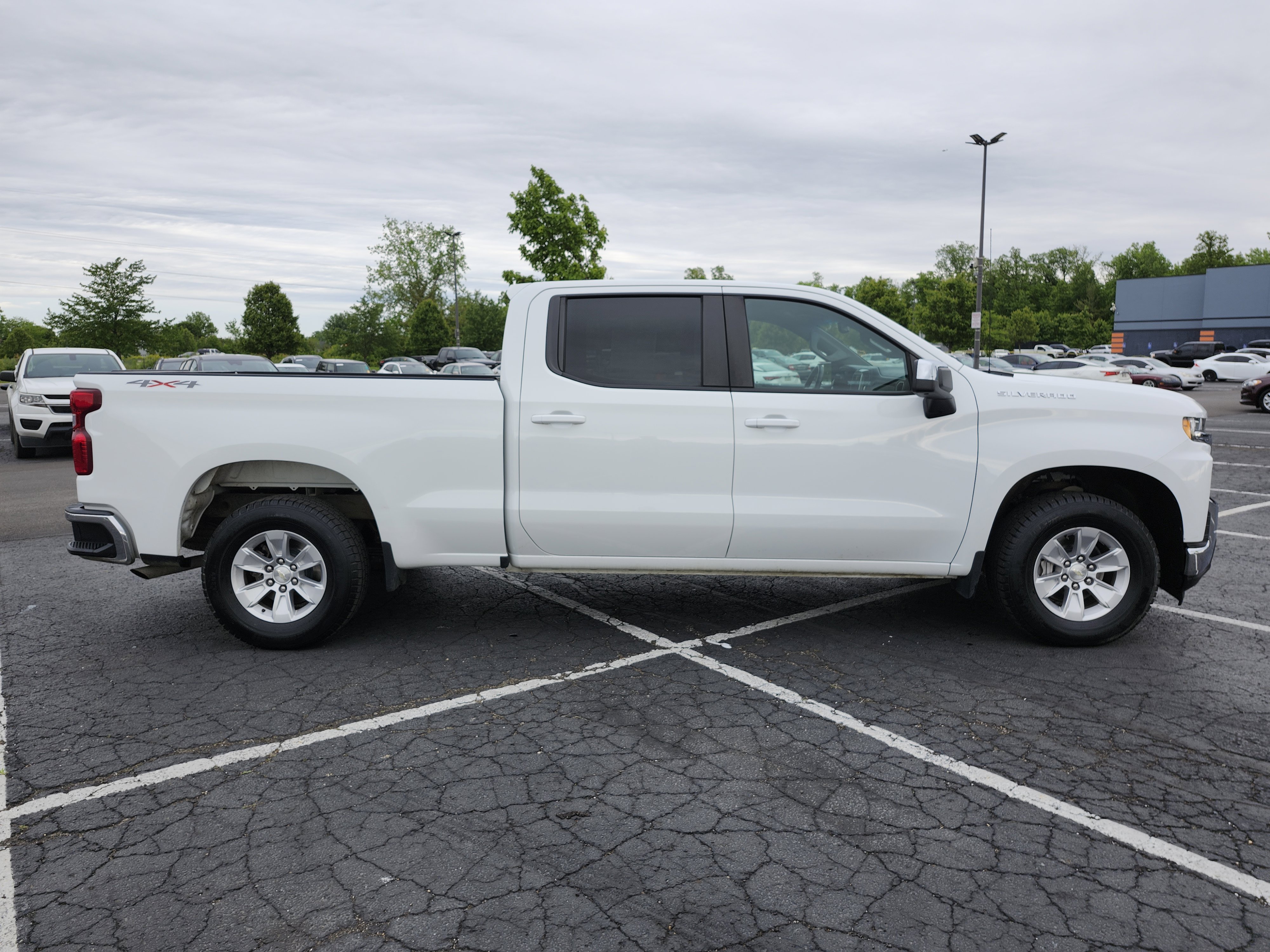 Used 2020 Chevrolet Silverado 1500 LT w/ Remote Start Package AWD/4WD image 16